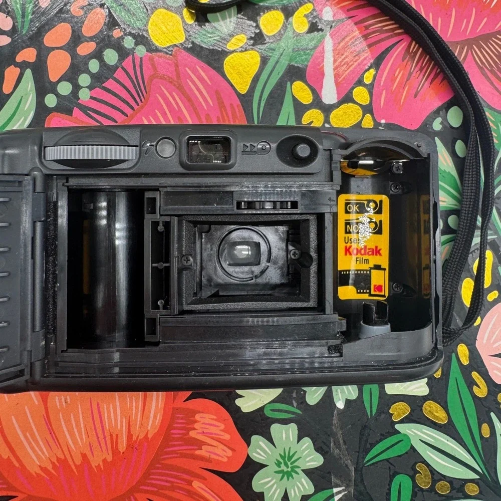 Kodak KB18 35mm Film Camera Black Point and Shoot Aspheric Lens Vintage Flash